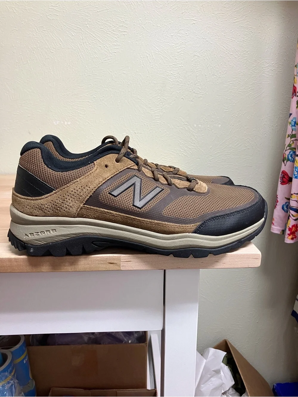 New Balance Men's Brown and Black Outdoor Trainer